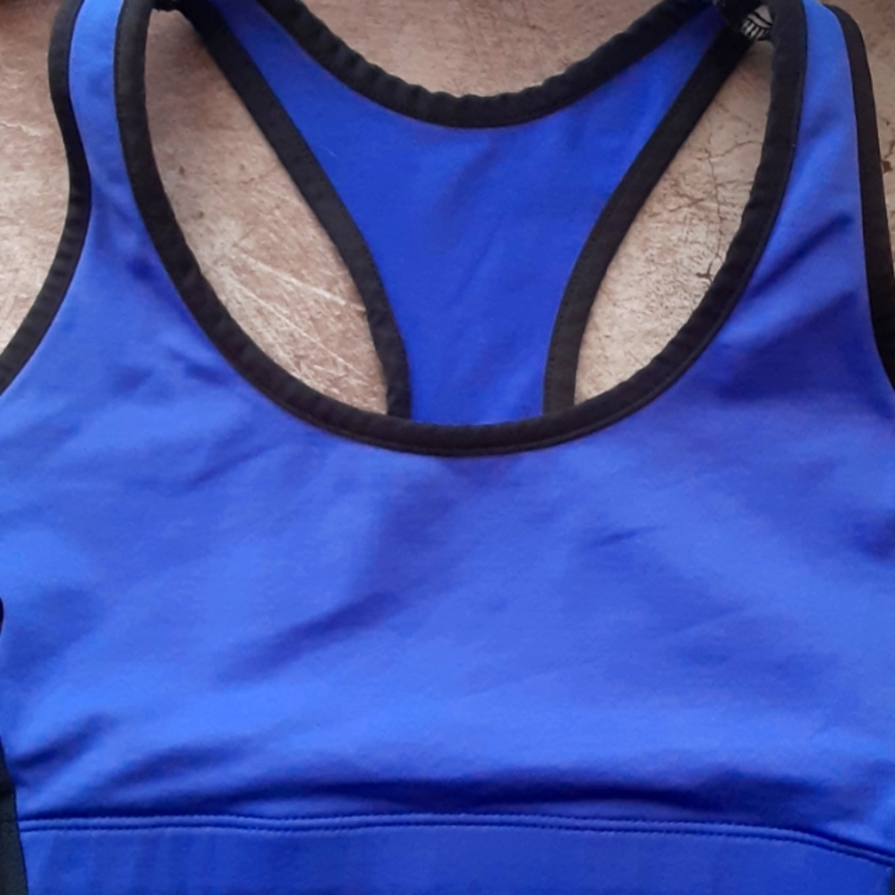 Sports bra